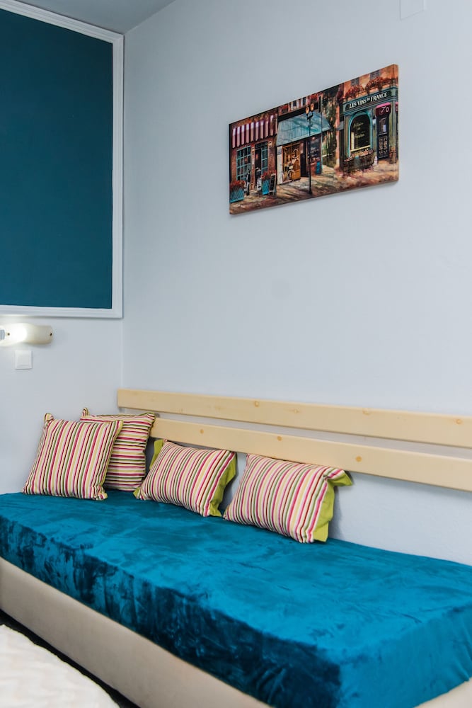 Yiannis Manos — Hotel rooms in Malia