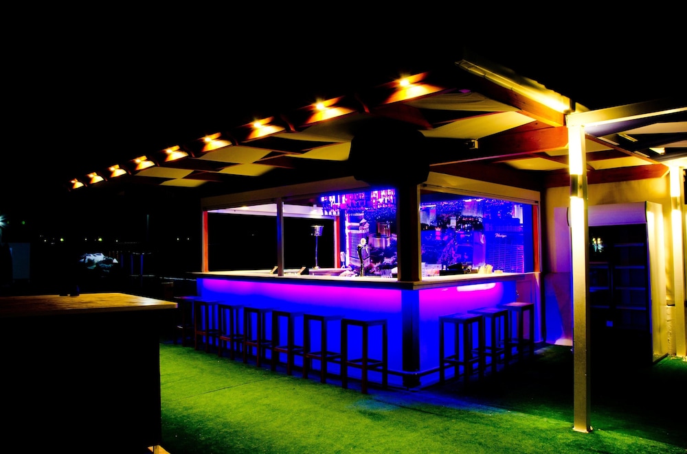 Yiannis Manos — Restaurant & bars in Malia