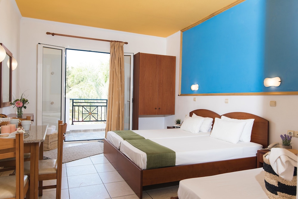 Yiannis Manos — Hotel rooms in Malia