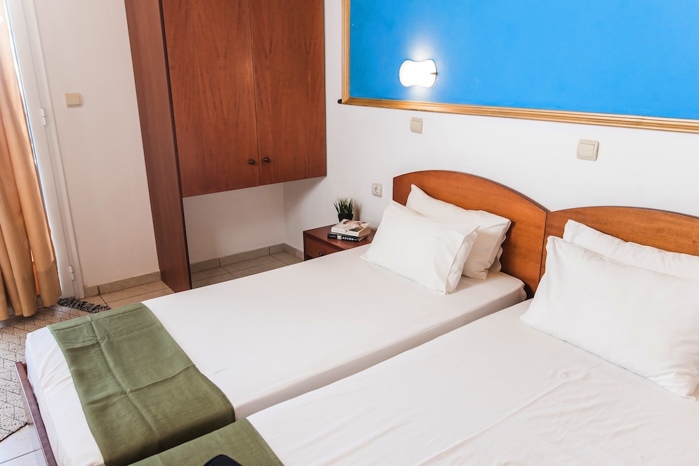 Yiannis Manos — Hotel rooms in Malia