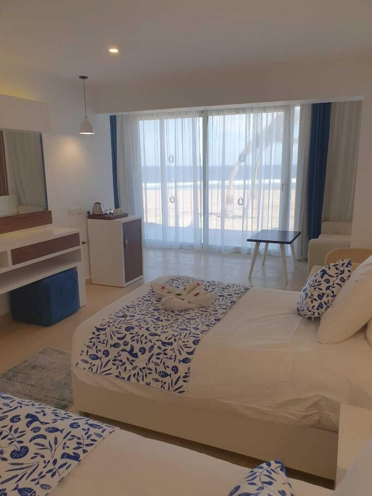 Coral Sun Beach — Hotel rooms in El Quseir, Red Sea