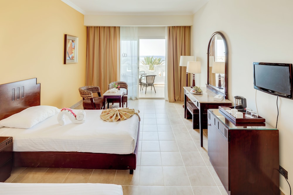 Coral Sun Beach — Hotel rooms in El Quseir, Red Sea