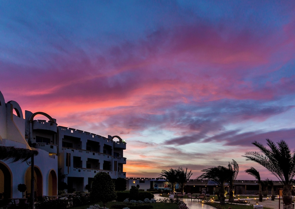 Coral Sun Beach — Hotel building in El Quseir, Red Sea