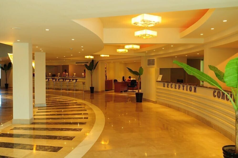 Coral Sun Beach — Hotel building in El Quseir, Red Sea