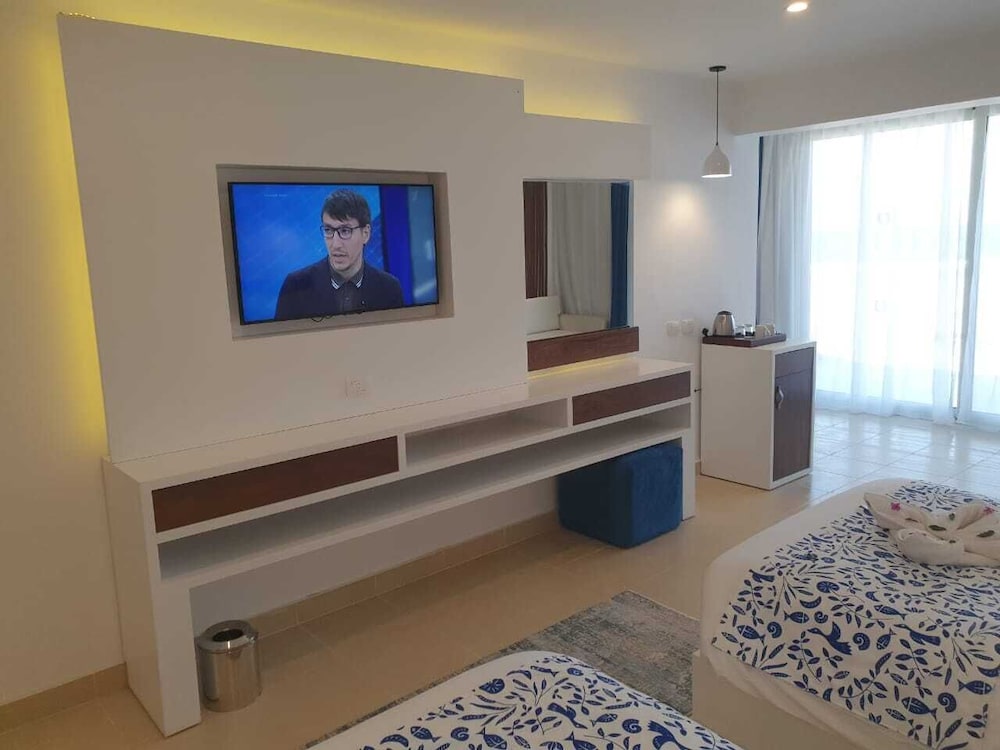 Coral Sun Beach — Hotel rooms in El Quseir, Red Sea