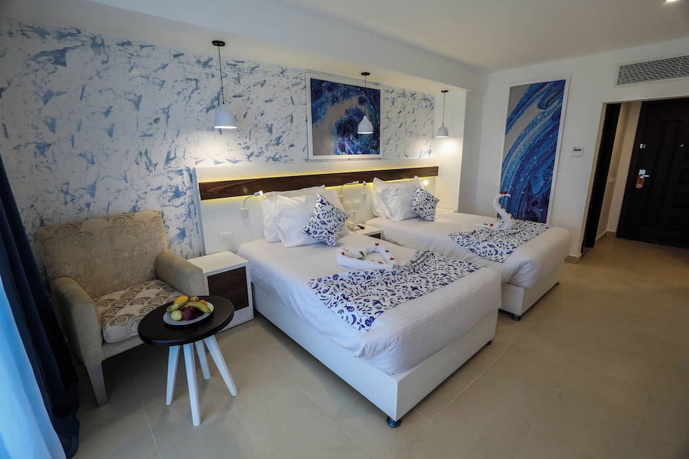 Coral Sun Beach — Hotel rooms in El Quseir, Red Sea