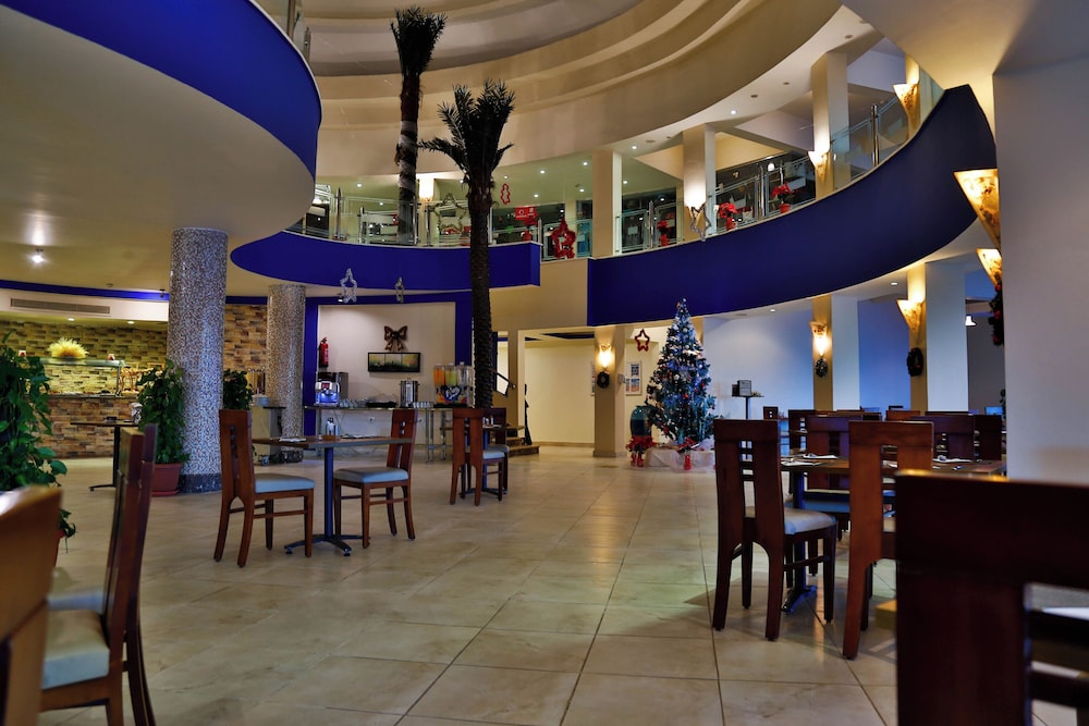 Coral Sun Beach — Restaurant & bars in El Quseir, Red Sea