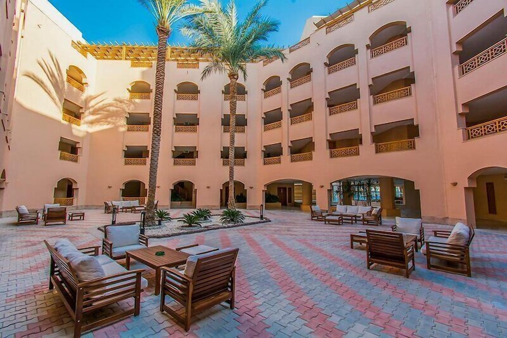 Continental Hotel Hurghada — Hotel building in Hurghada, Red Sea