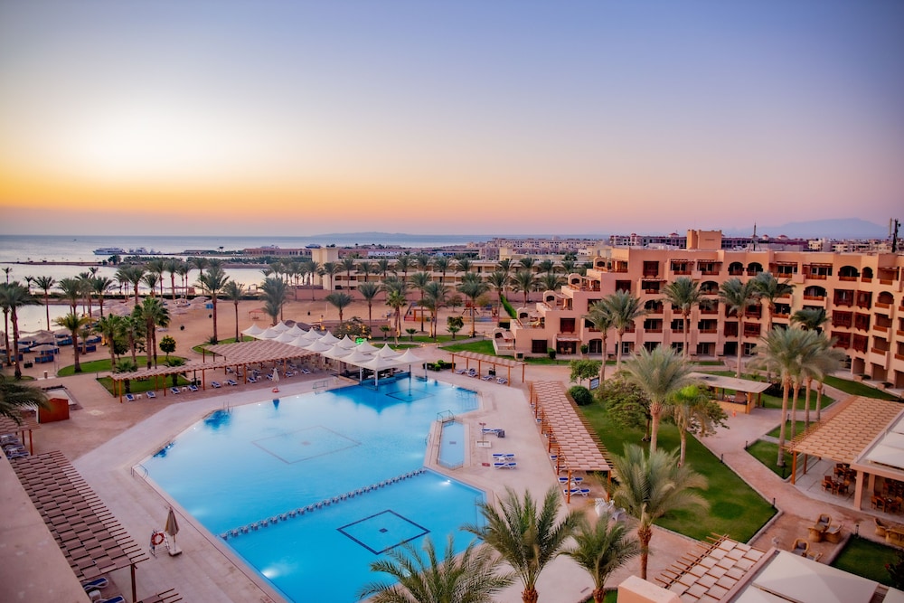 Continental Hotel Hurghada — Swimming pool in Hurghada, Red Sea