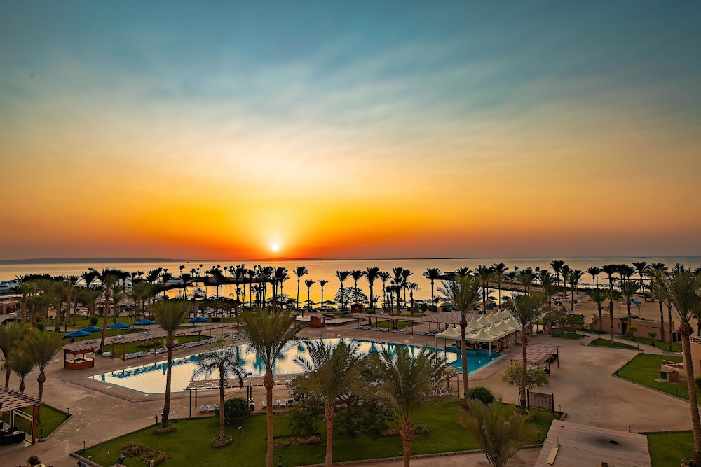 Continental Hotel Hurghada — Swimming pool in Hurghada, Red Sea