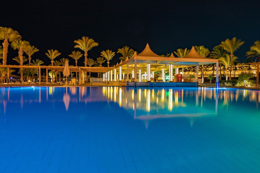 Continental Hotel Hurghada — Swimming pool in Hurghada, Red Sea