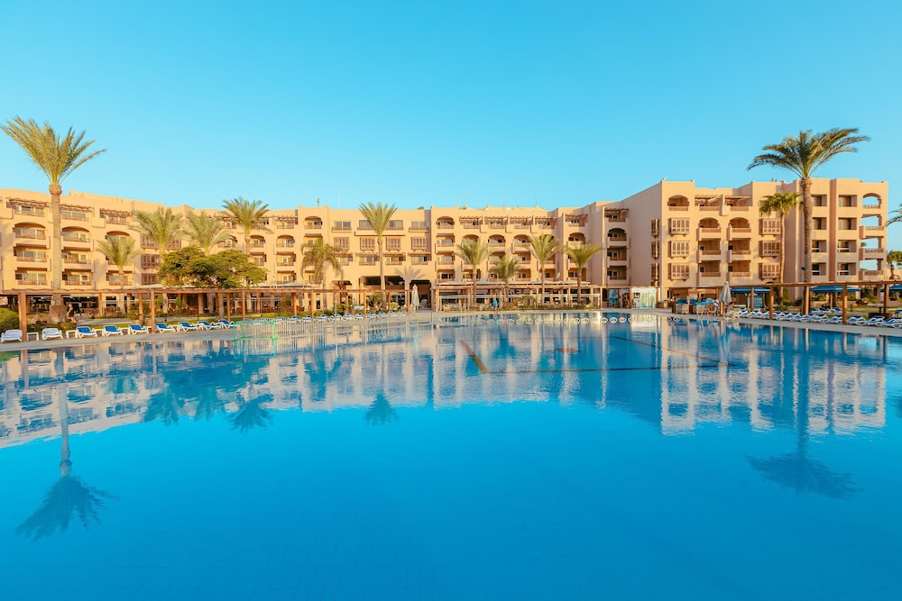 Continental Hotel Hurghada — Swimming pool in Hurghada, Red Sea