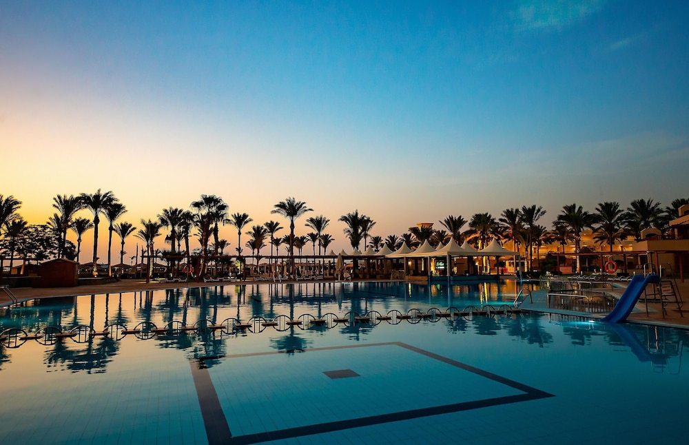 Continental Hotel Hurghada — Swimming pool in Hurghada, Red Sea