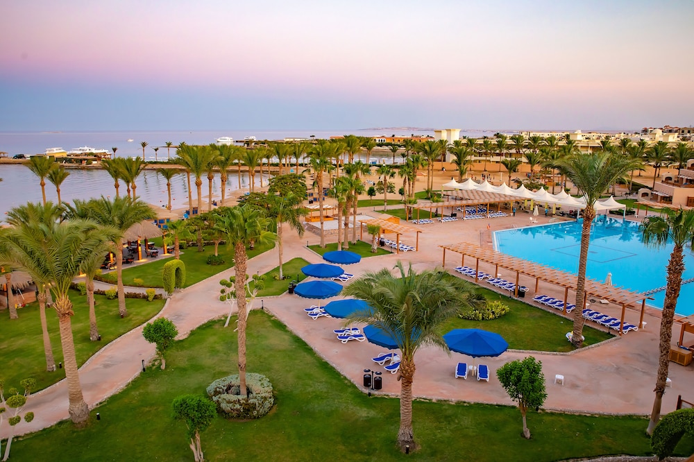 Continental Hotel Hurghada — Swimming pool in Hurghada, Red Sea