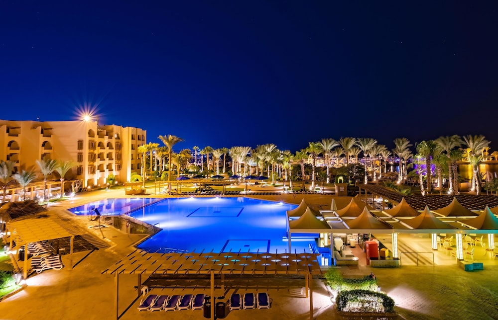 Continental Hotel Hurghada — Swimming pool in Hurghada, Red Sea