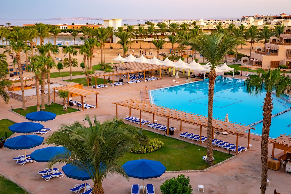 Continental Hotel Hurghada — Swimming pool in Hurghada, Red Sea