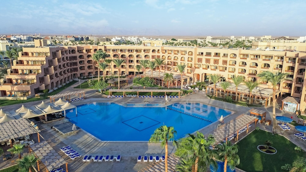 Continental Hotel Hurghada — Swimming pool in Hurghada, Red Sea