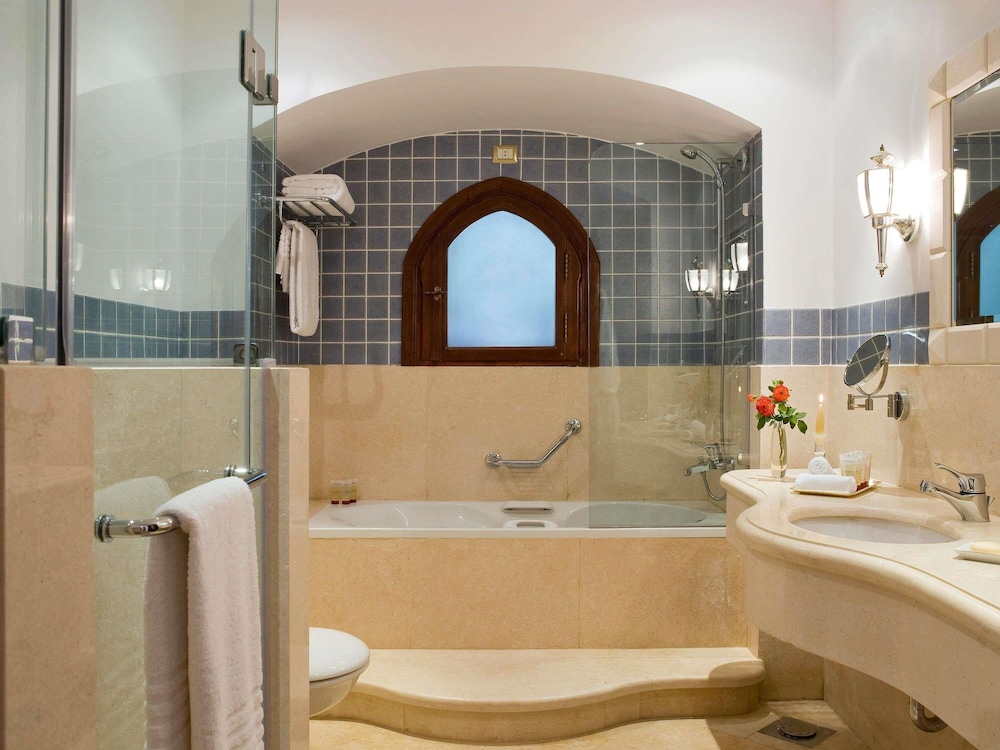 Mövenpick Resort Sharm El Sheik Naama Bay — Hotel rooms in Sharm El Sheikh, Red Sea