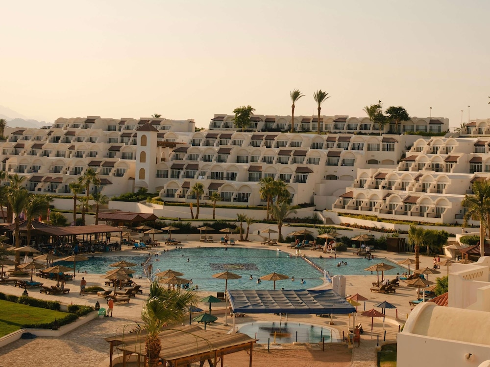 Mövenpick Resort Sharm El Sheik Naama Bay — Hotel building in Sharm El Sheikh, Red Sea