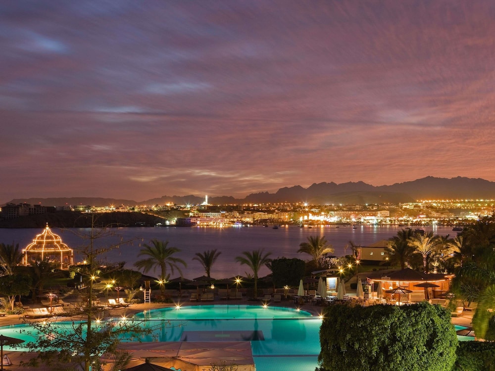 Mövenpick Resort Sharm El Sheik Naama Bay — Swimming pool in Sharm El Sheikh, Red Sea