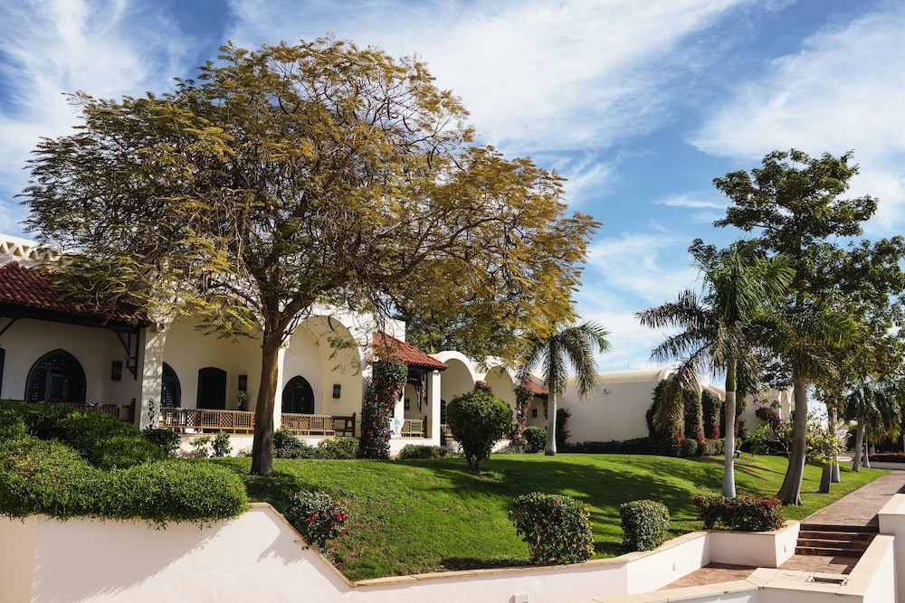 Mövenpick Resort Sharm El Sheik Naama Bay — Hotel building in Sharm El Sheikh, Red Sea
