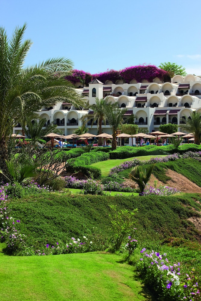 Mövenpick Resort Sharm El Sheik Naama Bay — Hotel building in Sharm El Sheikh, Red Sea