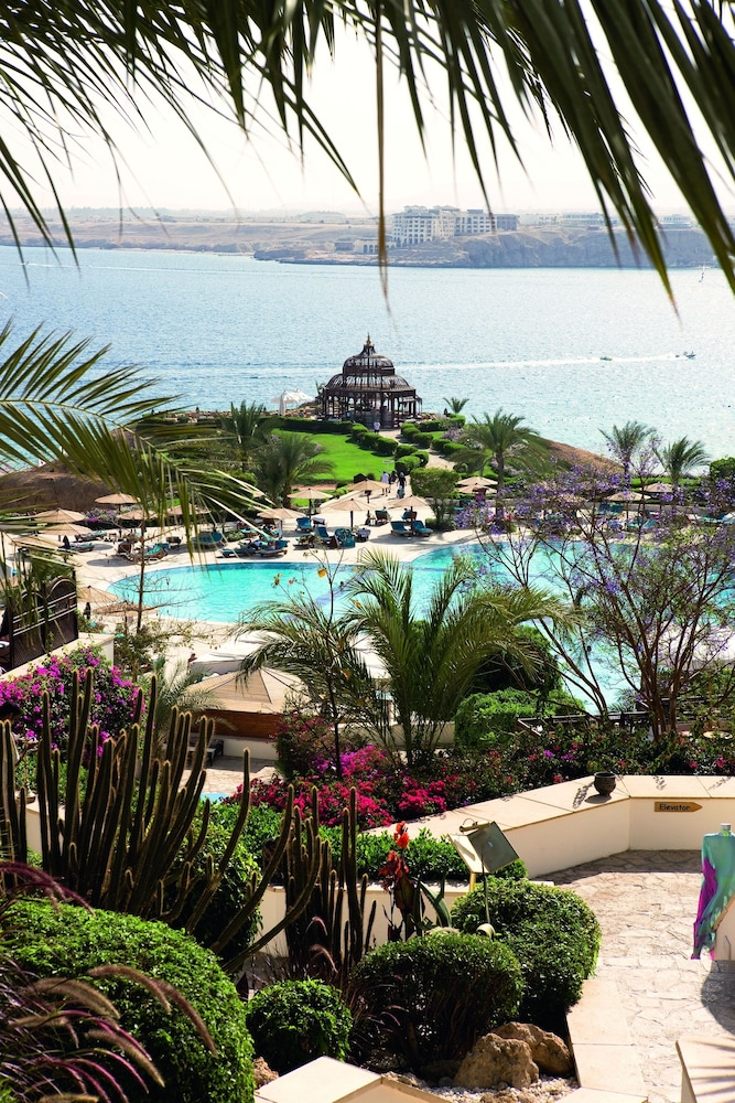 Mövenpick Resort Sharm El Sheik Naama Bay — Swimming pool in Sharm El Sheikh, Red Sea