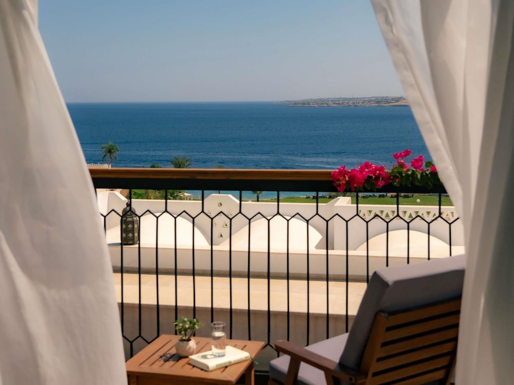 Mövenpick Resort Sharm El Sheik Naama Bay — Hotel rooms in Sharm El Sheikh, Red Sea
