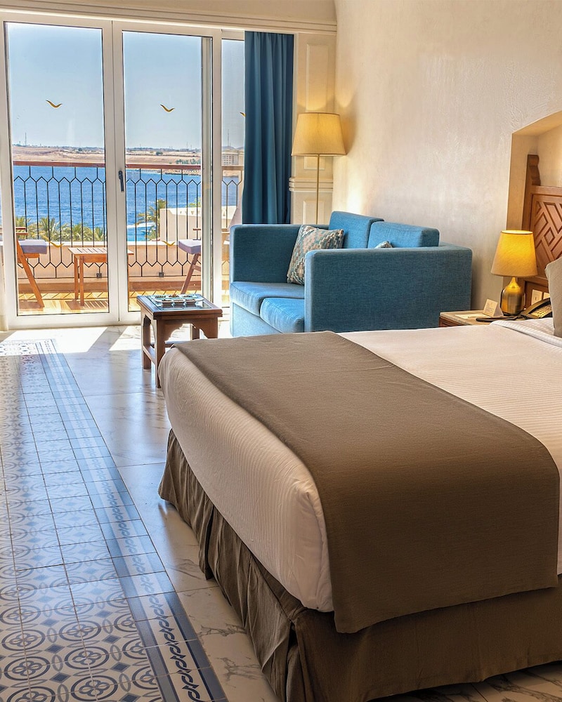 Mövenpick Resort Sharm El Sheik Naama Bay — Sharm El Sheikh, Red Sea