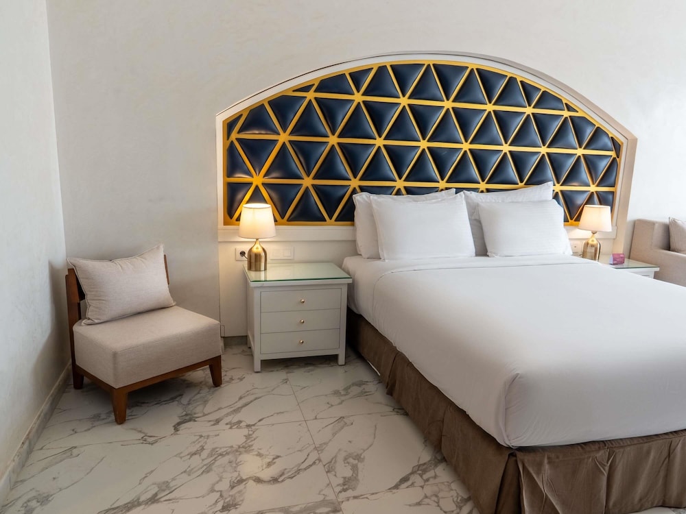 Mövenpick Resort Sharm El Sheik Naama Bay — Hotel rooms in Sharm El Sheikh, Red Sea