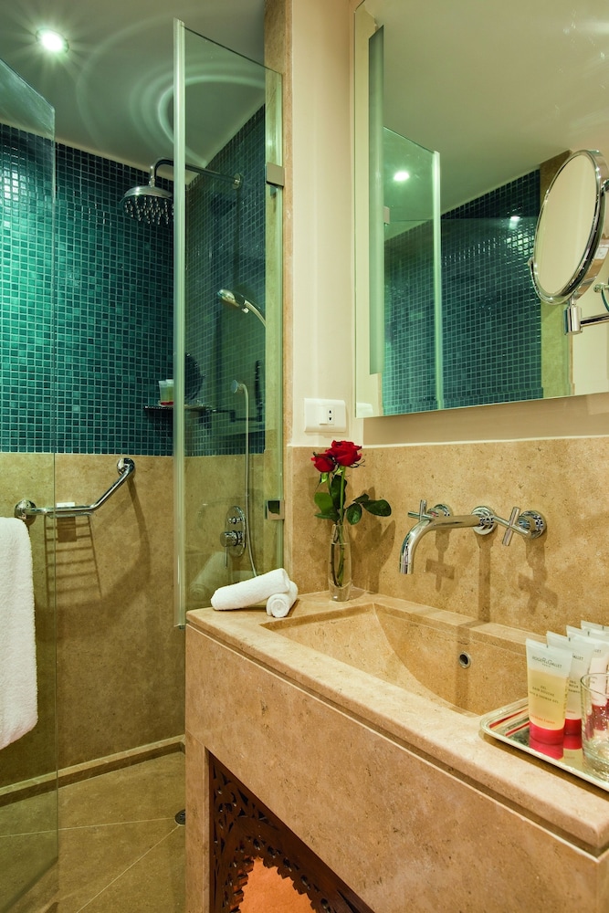 Mövenpick Resort Sharm El Sheik Naama Bay — Hotel rooms in Sharm El Sheikh, Red Sea