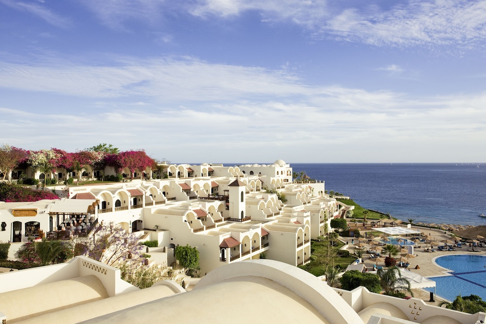 Mövenpick Resort Sharm El Sheik Naama Bay — Hotel building in Sharm El Sheikh, Red Sea