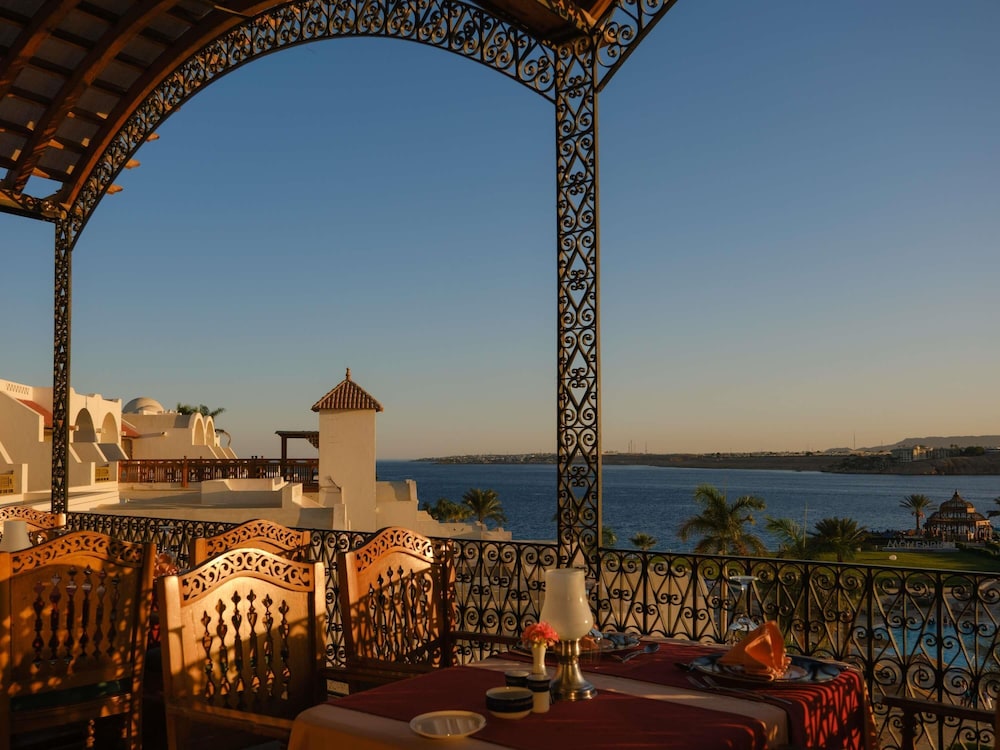 Mövenpick Resort Sharm El Sheik Naama Bay — Restaurant & bars in Sharm El Sheikh, Red Sea