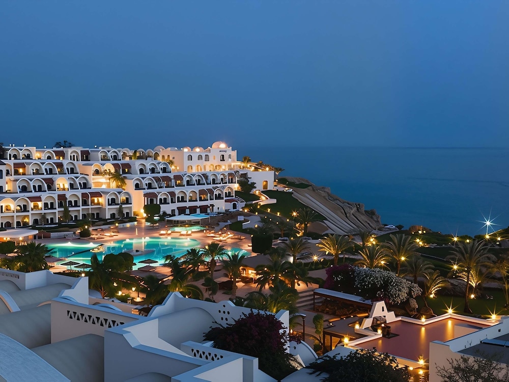 Mövenpick Resort Sharm El Sheik Naama Bay — Hotel building in Sharm El Sheikh, Red Sea