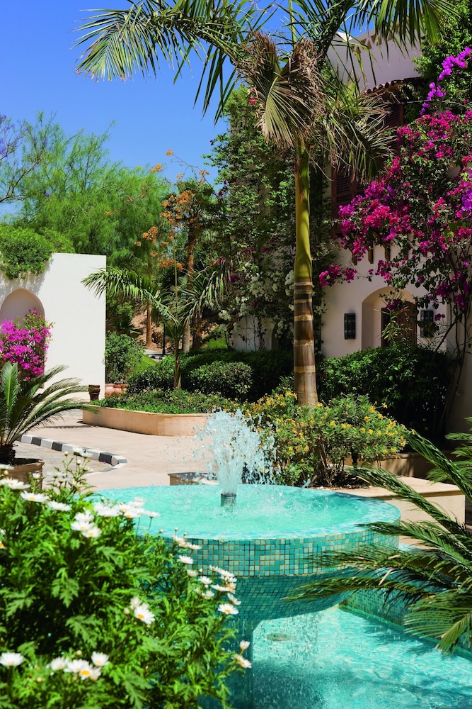 Mövenpick Resort Sharm El Sheik Naama Bay — Hotel building in Sharm El Sheikh, Red Sea