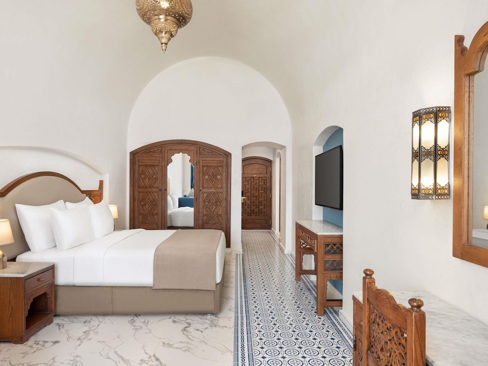 Mövenpick Resort Sharm El Sheik Naama Bay — Hotel rooms in Sharm El Sheikh, Red Sea
