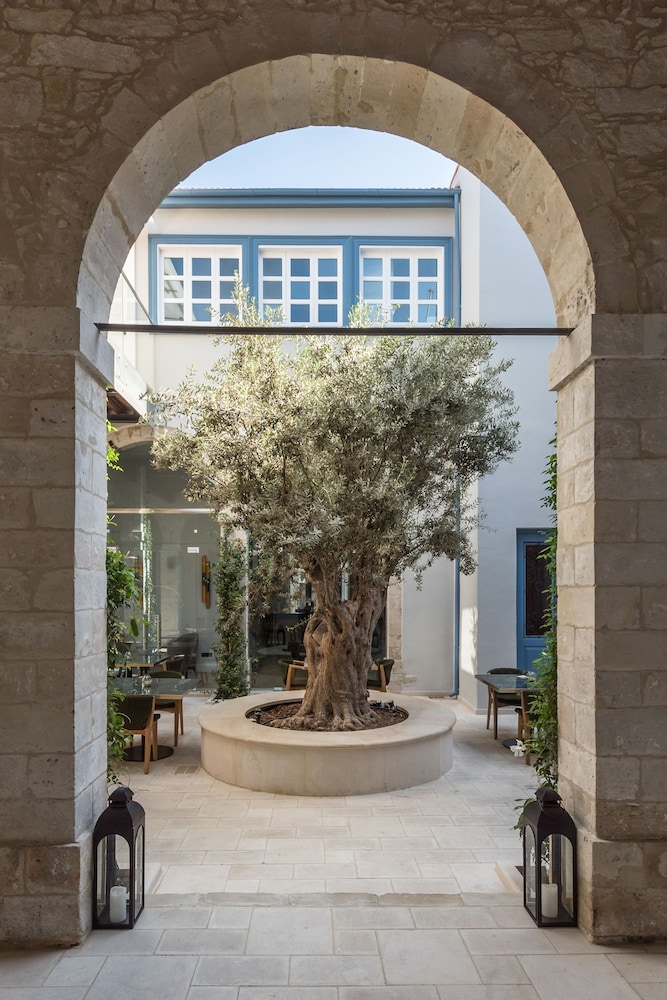 S Paul Hotel — Hotel building in Limassol, Limassol Region