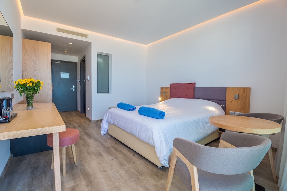 Protaras Plaza Hotel — Hotel rooms in Protaras, Famagusta Region