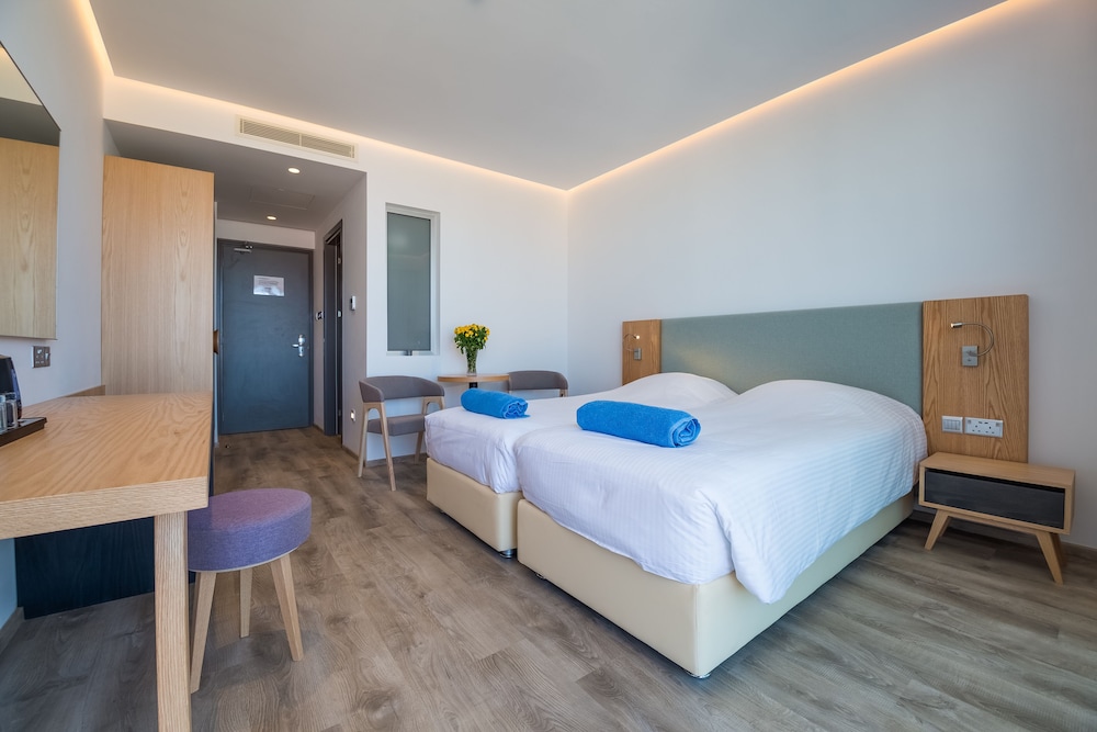 Protaras Plaza Hotel — Hotel rooms in Protaras, Famagusta Region