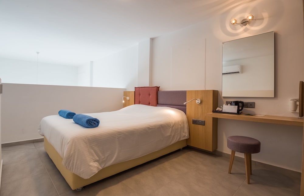 Protaras Plaza Hotel — Hotel rooms in Protaras, Famagusta Region