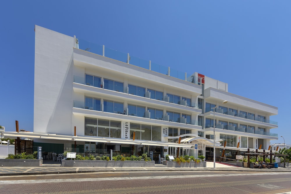 Protaras Plaza Hotel — Hotel building in Protaras, Famagusta Region