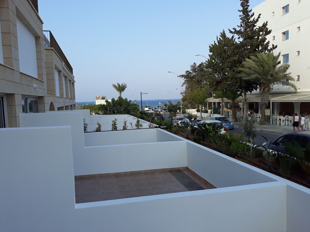 Protaras Plaza Hotel — Hotel building in Protaras, Famagusta Region