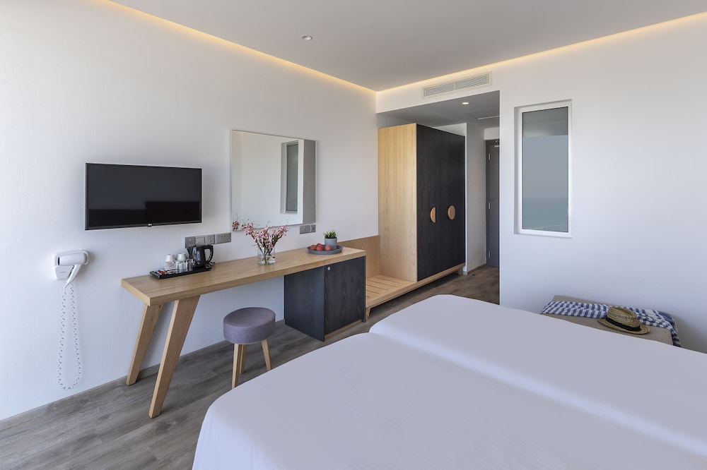 Protaras Plaza Hotel — Hotel rooms in Protaras, Famagusta Region