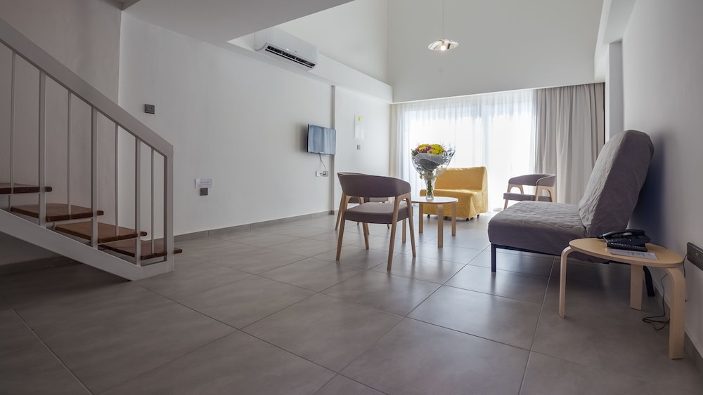 Protaras Plaza Hotel — Hotel rooms in Protaras, Famagusta Region