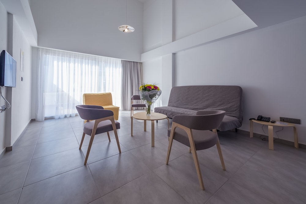Protaras Plaza Hotel — Hotel rooms in Protaras, Famagusta Region