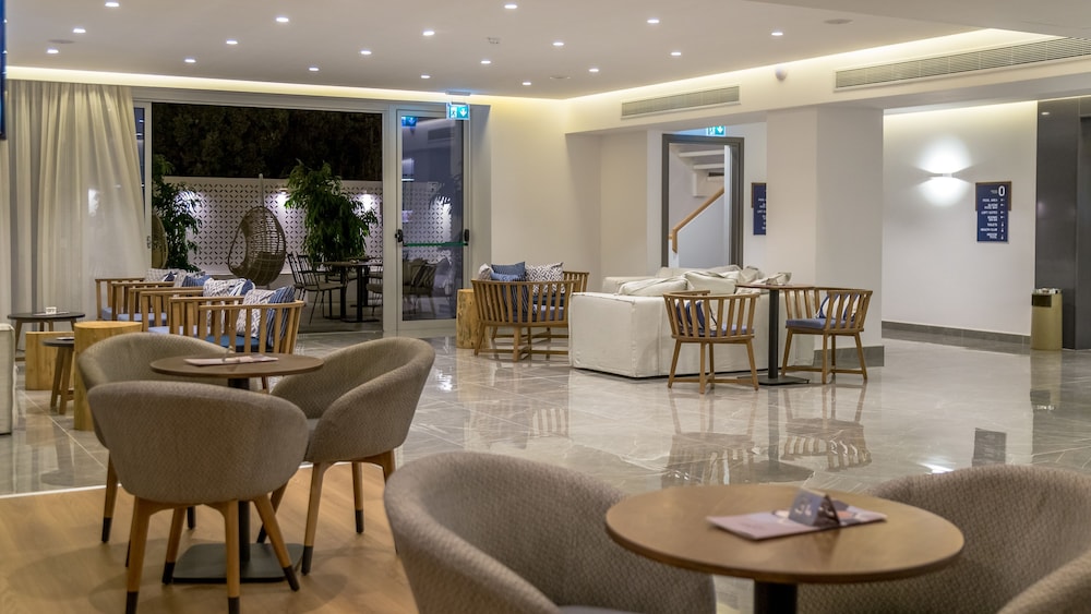 Protaras Plaza Hotel — Hotel building in Protaras, Famagusta Region