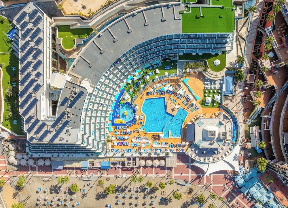 HOVIMA La Pinta Beachfront Family Hotel — Swimming pool in Costa Adeje, Canary Islands