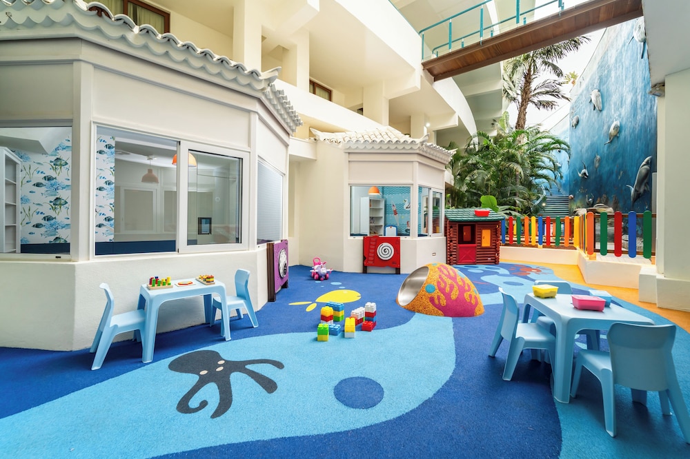 HOVIMA La Pinta Beachfront Family Hotel — Attractions for children in Costa Adeje, Canary Islands
