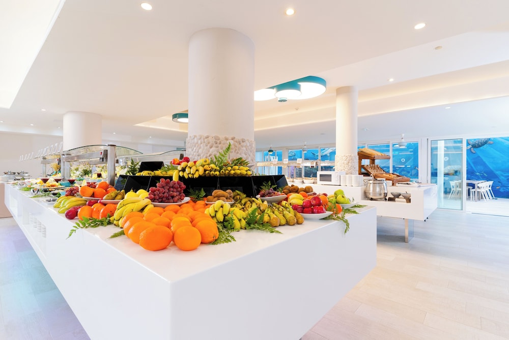 HOVIMA La Pinta Beachfront Family Hotel — Restaurant & bars in Costa Adeje, Canary Islands