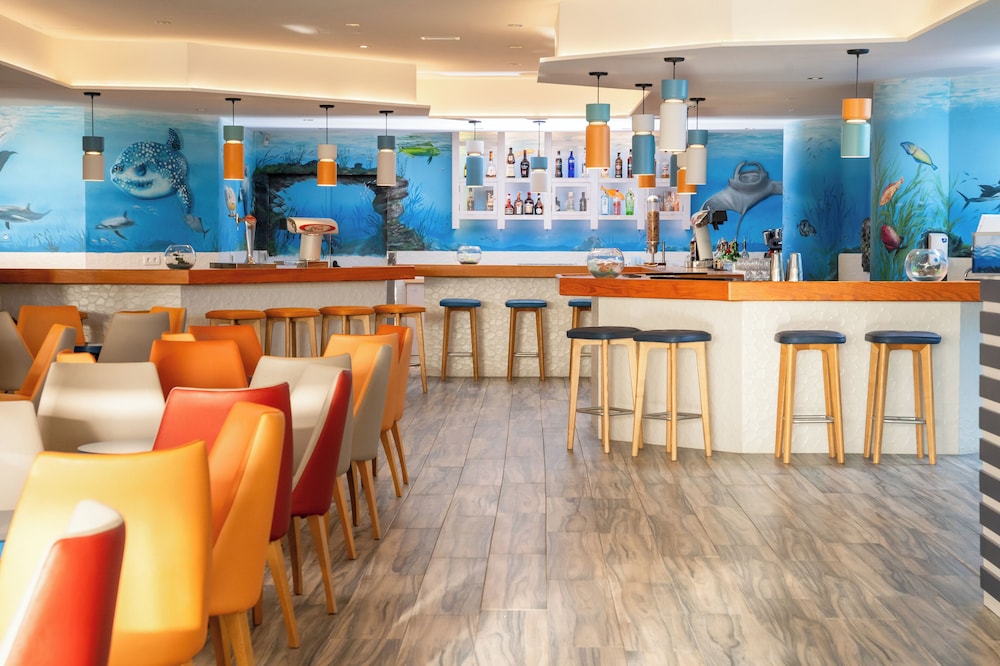 HOVIMA La Pinta Beachfront Family Hotel — Restaurant & bars in Costa Adeje, Canary Islands
